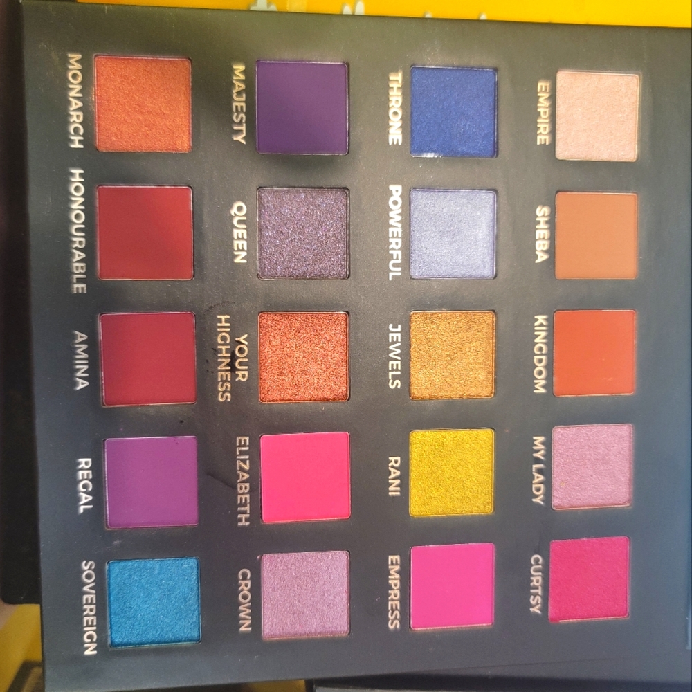 NWT Eloise Beauty The Queen Eyeshadow Palette